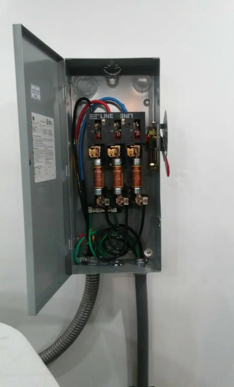 Three-phase disconnect switch installed for Smoke Detector Installation in Wilmer
